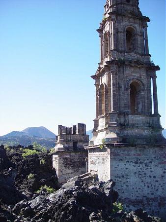 Iglesia de San Juan Parangaricutiro (Ruinas).