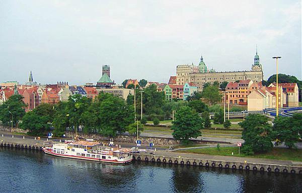 波兰最大的河是?旅游中心是哪个城市?最大的