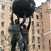 Скульптура «Миру — мир!» в городе Москва
