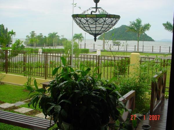 Kinarut Palm Beach Villa