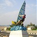Памятник виндсерферу в городе Дахаб