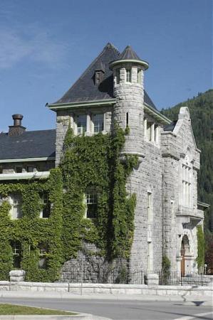 Nelson Court House