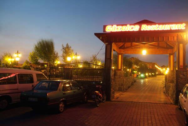 Guzelce Kustum Restoran Istanbul Ili