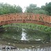 Декоративный деревянный пешеходный мост в городе Москва