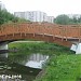 Декоративный деревянный пешеходный мост в городе Москва