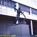 Скульптура «Перекуём мечи на орала» в городе Москва