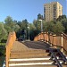 Декоративный деревянный пешеходный мост в городе Москва