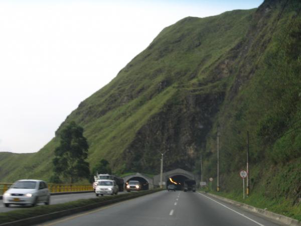Tunel Autopista Medellin Bogota Copacabana