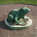 Скульптура лягушки в городе Москва