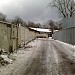 Проход между заборами предприятий и промбаз в городе Москва