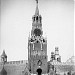 Здесь стояла часовня Великого Совета Ангел у Спасских ворот (Спаса Всемилостивого у Спасских ворот) в городе Москва