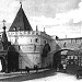 Здесь находились Варварские ворота Китай-города в городе Москва