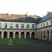 Ancien couvent de la Visitation : le cloître dans la ville de Caen