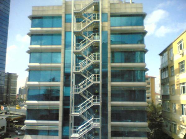 Akbank Egitim Merkezi Buyuk Kirmizi Ev Istanbul Ili