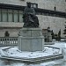 Памятник азербайджанскому мыслителю и поэту Низами Гянджеви в городе Москва