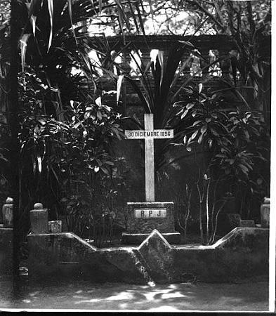 rizal burial site place manila importance historical interesting memorial