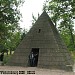 Пирамида с четырьмя колоннами