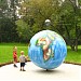 Глобус с первым искусственным спутником Земли в городе Москва