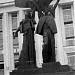 Здесь стояли местные «Рабочий и колхозница» в городе Москва