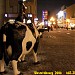 Рекламная скульптура коровы перед входом в кафе «Му-му» в городе Москва