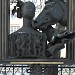 Стенд с бронзовыми скульптурами и барельефами в городе Москва