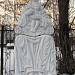 Стенд с бронзовыми скульптурами и барельефами в городе Москва