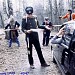 Шлагбаум и пост охраны на въезде в парк в городе Москва