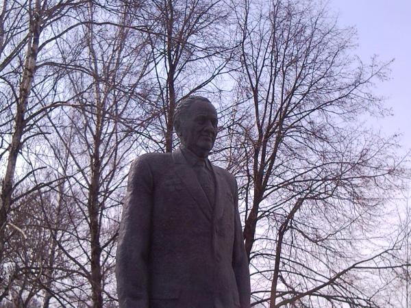 памятник академику скрябину