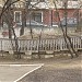 Остатки старого железобетонного забора, которым в 80-е годы огораживали большинство школ и детских садов в городе Москва