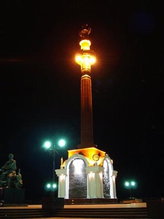 Памятник, посвященный 375 летию вхождения Якутии в состав Российского государства   Якутск image 2