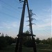 Сохранившаяся деревянная опора линии электропередач в городе Москва