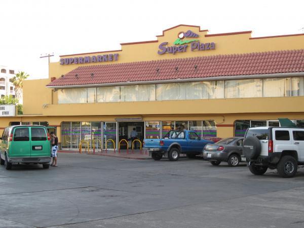 Aramburo Super Plaza - Supermarket - Cabo San Lucas