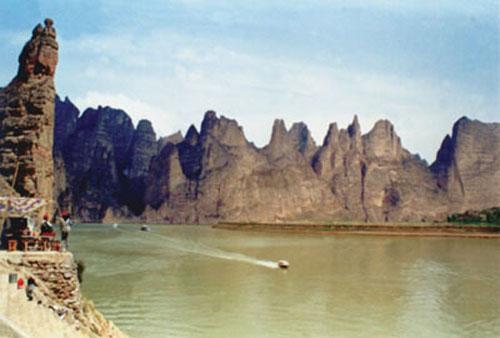 Bingling Temple Over time natural erosion, earthquakes and thieves have destroyed many parts of the grottos and caves. wikimapia