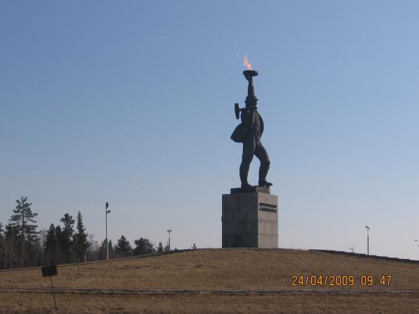 В своей руке он держит мир в руках В своей руке он держит мир в руках