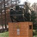 Монумент «Слава воинам-автомобилистам» с полуторкой ГАЗ-АА на постаменте в городе Москва