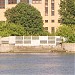 Красиво оформленный спуск к воде в городе Москва