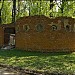 Разрушенное здание общественного туалета в городе Москва