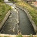 Сток воды с плотины в городе Сысерть