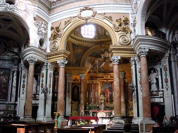 Interno Della Chiesa Di San Lorenzo Torino