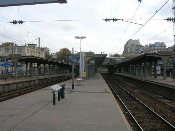 Pont railway station Paris