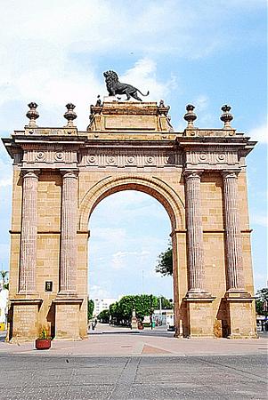 Arco de la Calzada - León de los Aldama