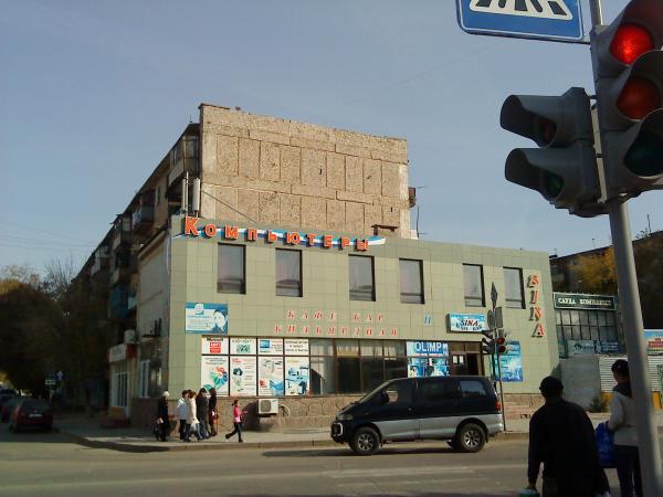 Аузындағы ұрықты шығармай сорып алады. Иркутскіні алып бара жатқан студент қыздар