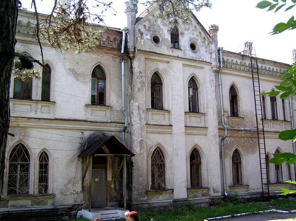 Шаровский замок-дворец