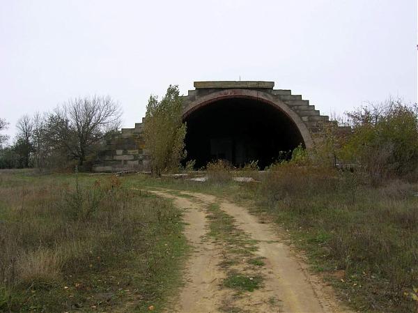Капониры для самолетов фото