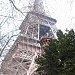 Маленькая башня в городе Париж