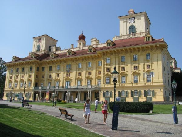    http://photos.wikimapia.org/p/00/01/02/34/25_big.jpg         