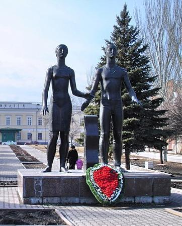 Памятник участникам Таганрогского комсомольского подполья «Клятва ...