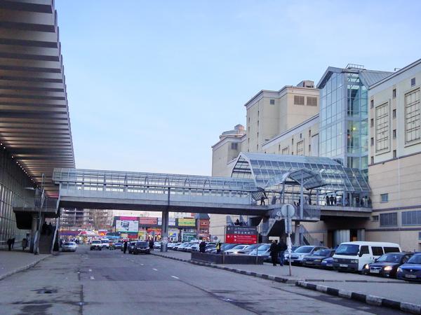 Надземный пешеходный переход между Курским вокзалом и торгово-развлекательным центром «Атриум» - Москва