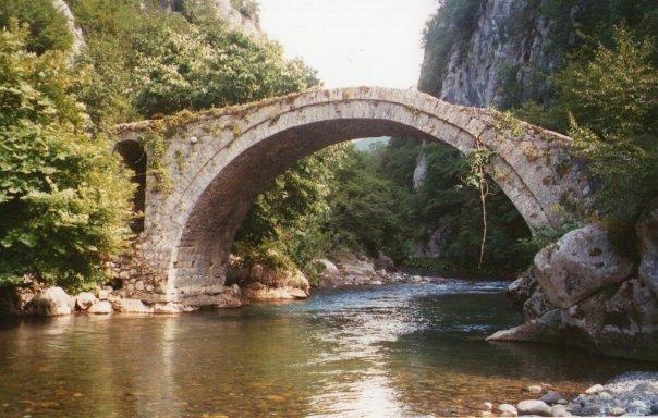 File:Ura e Kamares (Kamare Bridge), Elbasan (4).jpg - Wikipedia