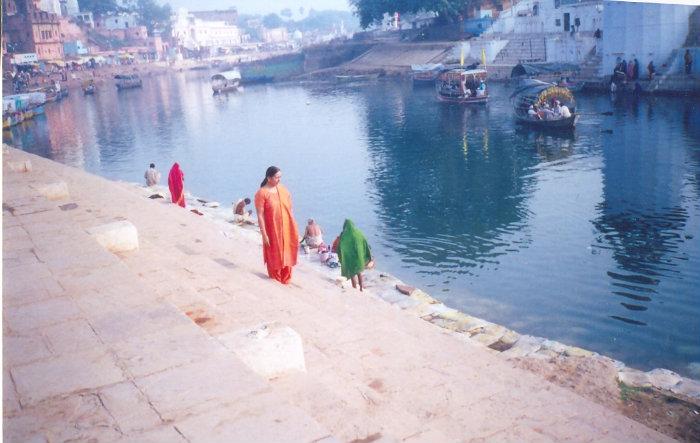Vé máy bay đi Chitrakoot Dham Karwi